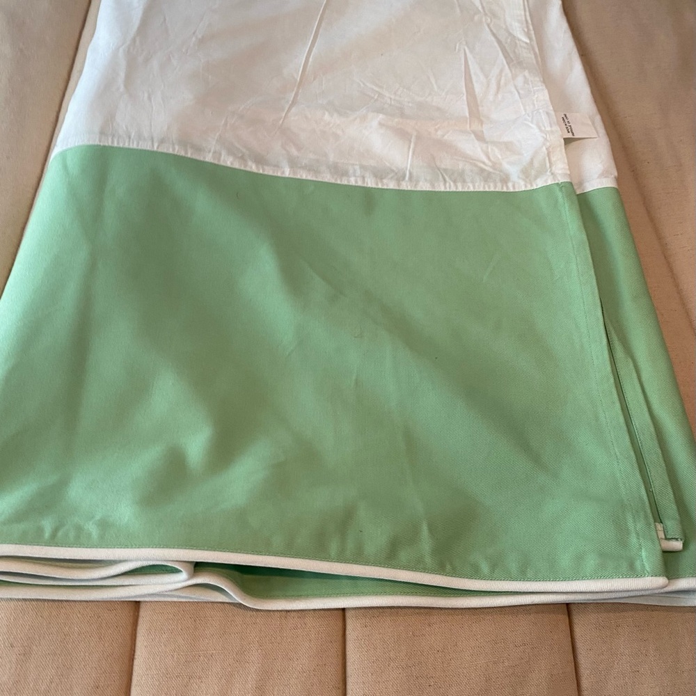 Pottery Barn Green with White trim Duck Cloth /Twill Twin BedSkirt
